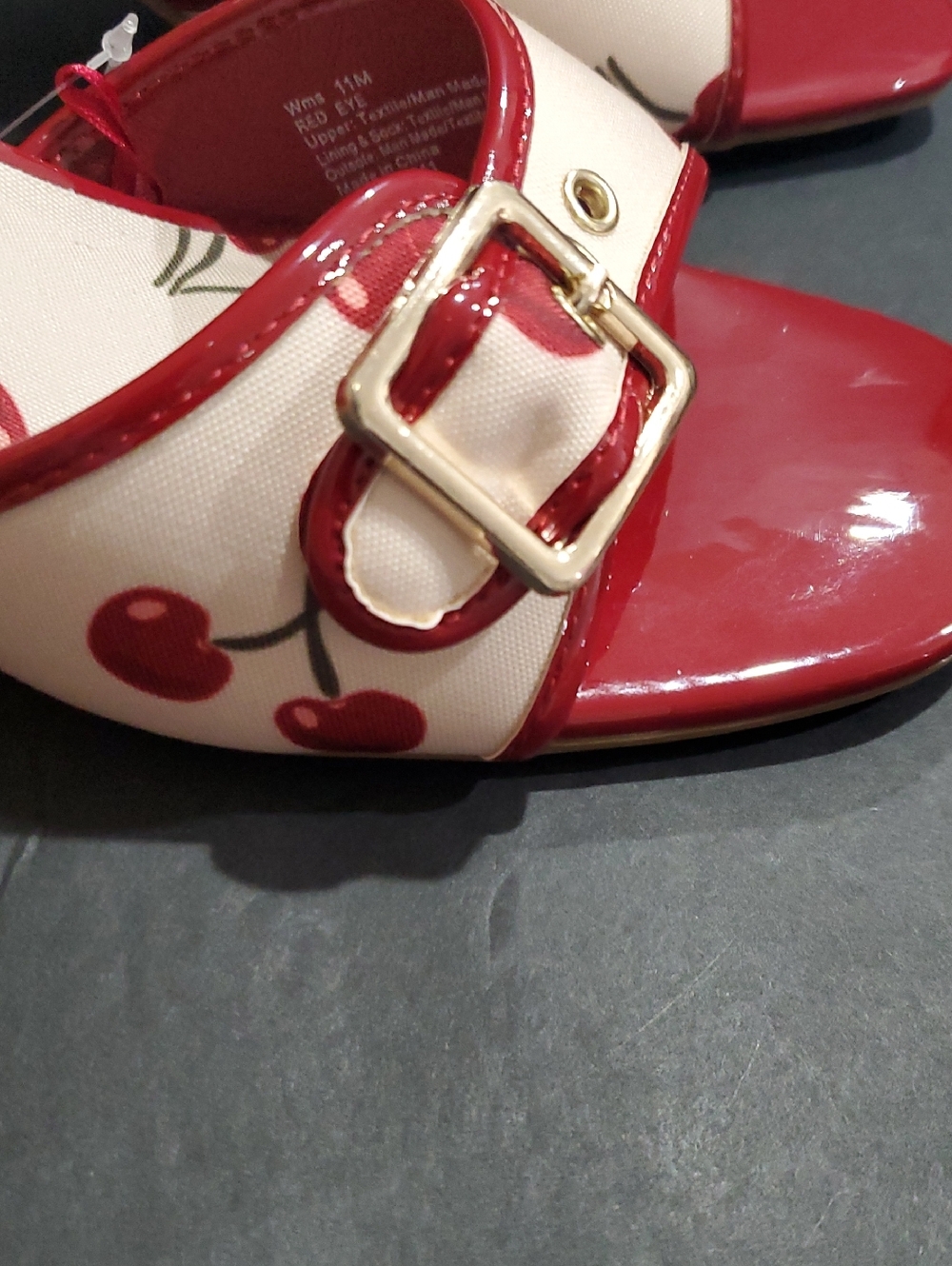 Seychelles red patent cherry print memory foam buckle strap kitten heels size 11 - Picture 3 of 13
